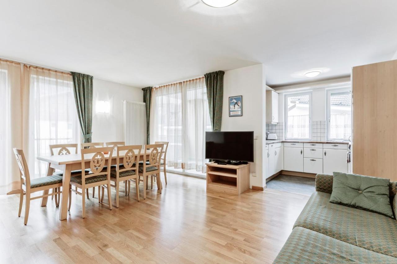 Apartments Petlin Urtijëi Buitenkant foto