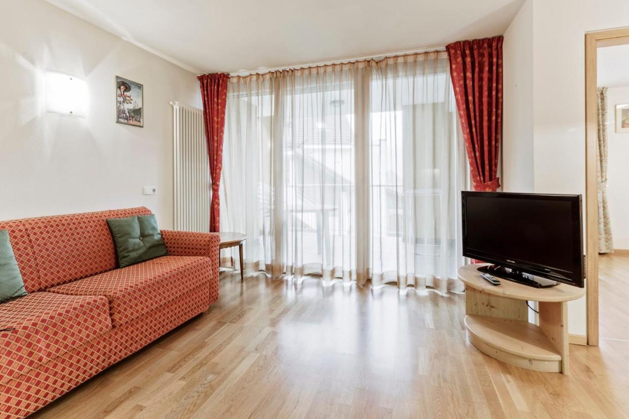 Apartments Petlin Urtijëi Buitenkant foto
