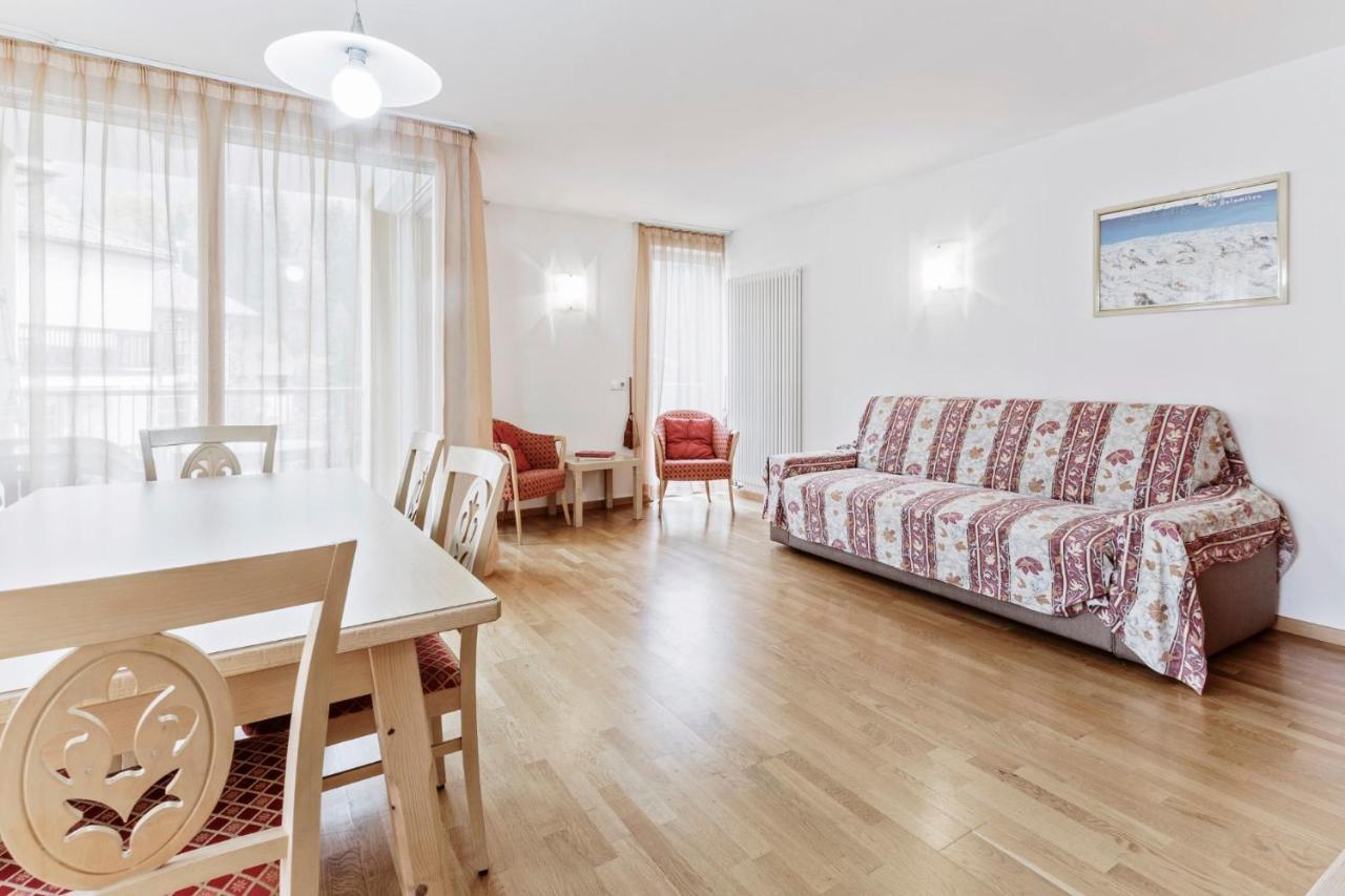 Apartments Petlin Urtijëi Buitenkant foto