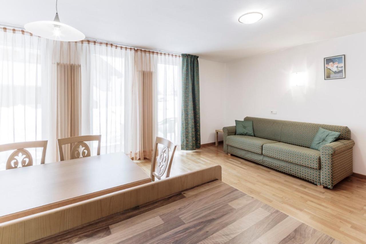 Apartments Petlin Urtijëi Buitenkant foto